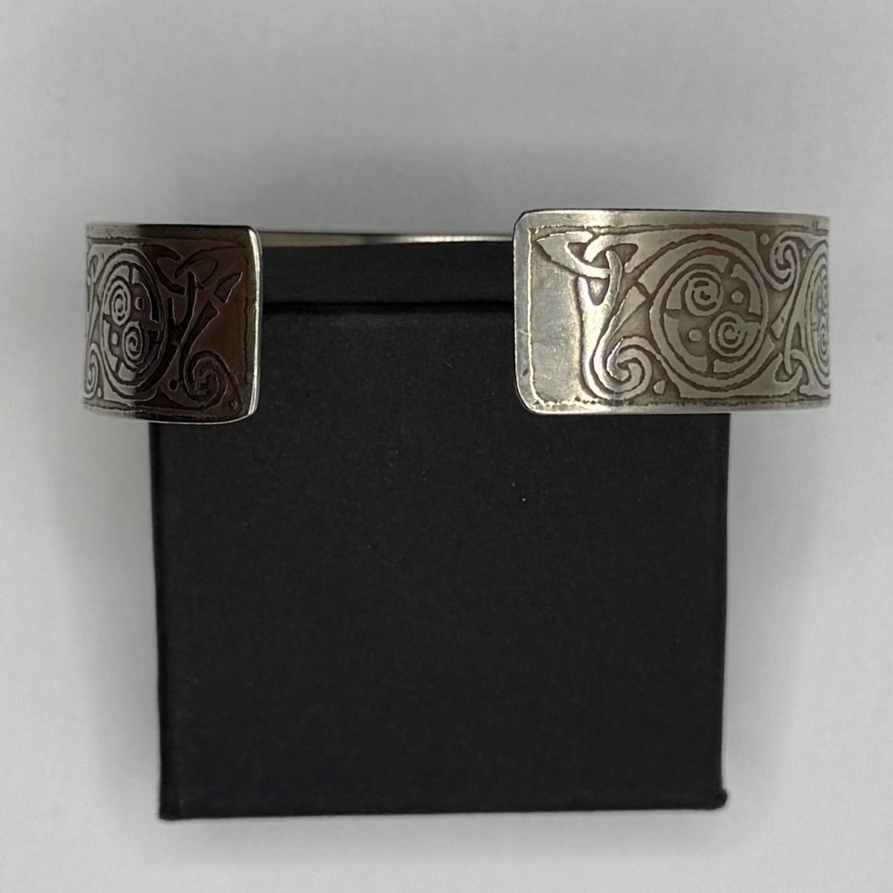 Silver Celtic Etched Cuff Bracelet. - Picture 3 of 10